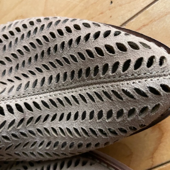 Tan perforated leather booties . Size 5. Never worn - Picture 2 of 6